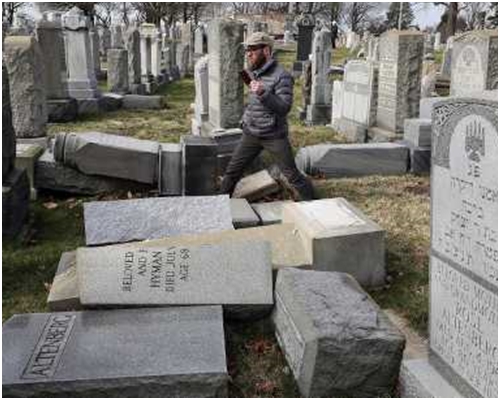 费城卡梅尔山犹太人坟场，过去一个周末有数以百计坟墓的墓碑遭破坏。AP