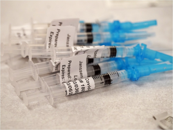 拜登增購1億劑強生疫苗。AP資料圖片