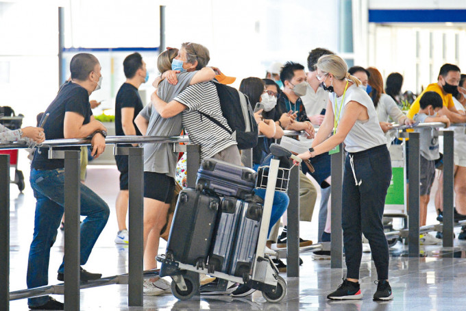 放宽入境检疫至「0+3」后，机场入境人数明显增加。
