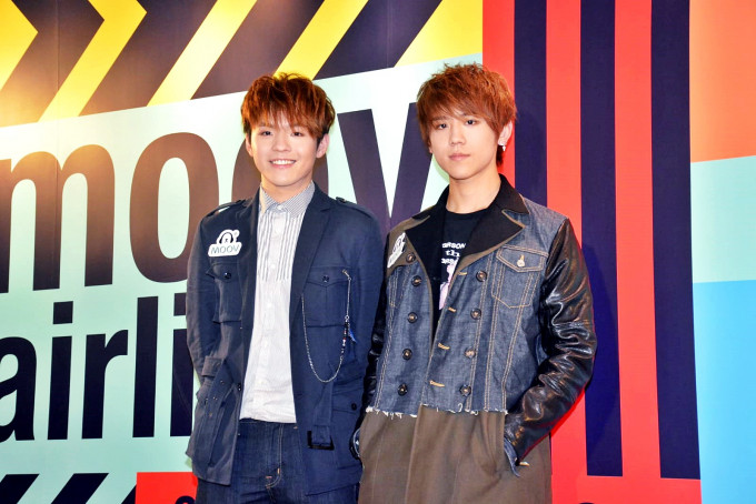姜濤(右)與陳卓賢為「MOOV遊樂場」直播演出。