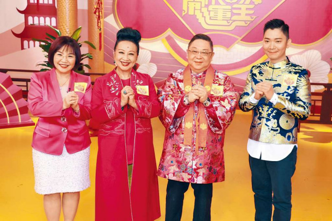 ■麥玲玲、薛家燕、李居明和李丞責再次拍檔主持《新春開運王》。