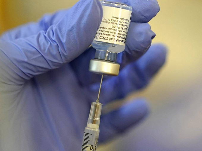 世衞已多次呼吁药厂及富国协助平均分配疫苗。美联社资料图片