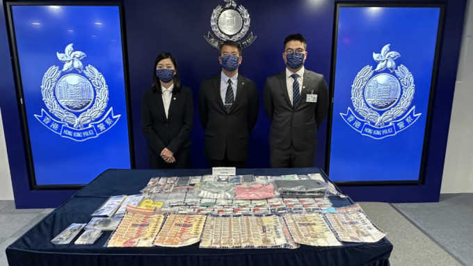 警破詐騙集團拘24人 涉洗逾1.2億黑錢。劉漢權攝