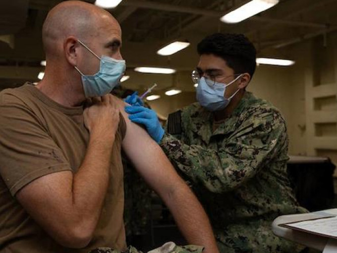 美國自8月底開始強制軍人接種新冠疫苗。 （網上圖片）