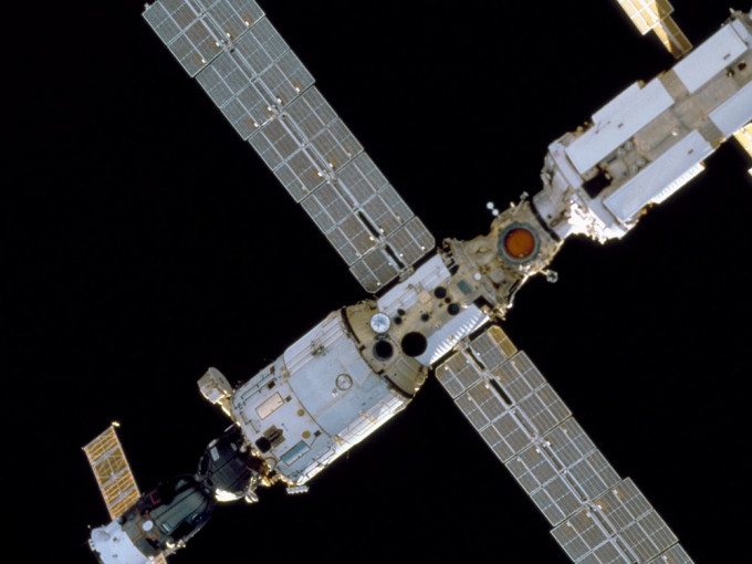 國際太空站「星辰號」周四一度冒煙。網圖