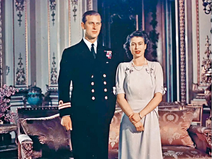 英女皇與菲臘親王攝於一九四七年。