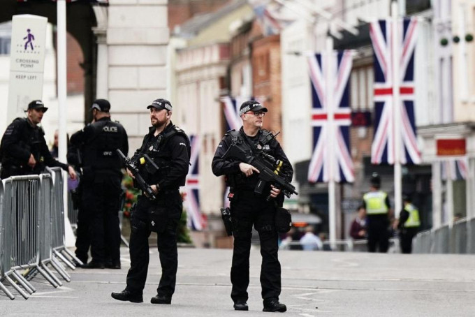倫敦一名警察因為開槍擊斃一名手無寸鐵的黑人而被控謀殺罪名後，已有一些警察拒絕執行攜槍巡邏任務。網上圖片