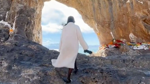 女子西藏旅遊私闖關閉景點聖象天門惹議。 網圖