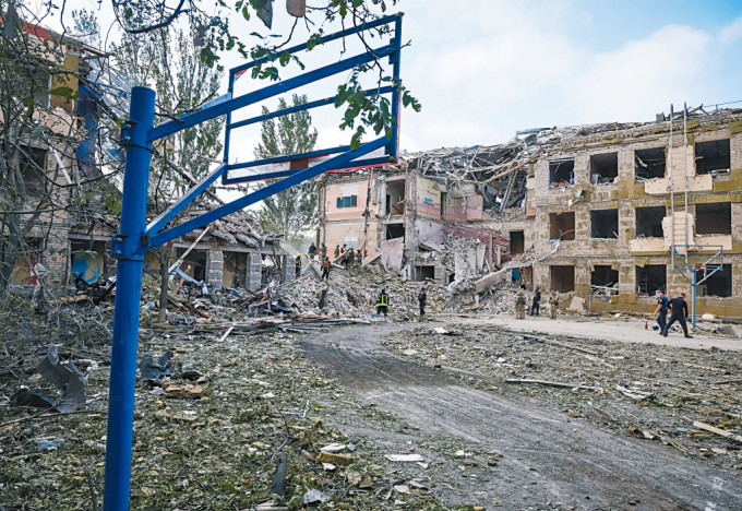 烏東頓涅茨克地區一所學校上月遭俄軍攻擊，損毀嚴重。