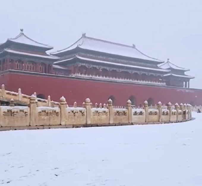 北京发布暴雪黄色预警。网上截图