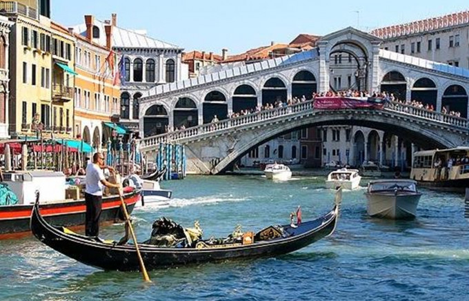威尼斯每年接待数以百万计游客。网图