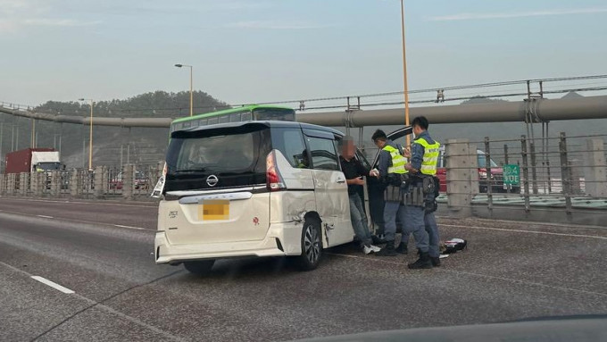 青馬大橋私家車捱撞司機送院 交通擠塞下層道路開放