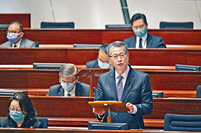 陳茂波表示，相信絕大部分合資格市民可於八月底前獲發款項。