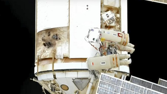 太空衣电源出现问题，国际太空站俄太空人提前结束舱外任务。AP