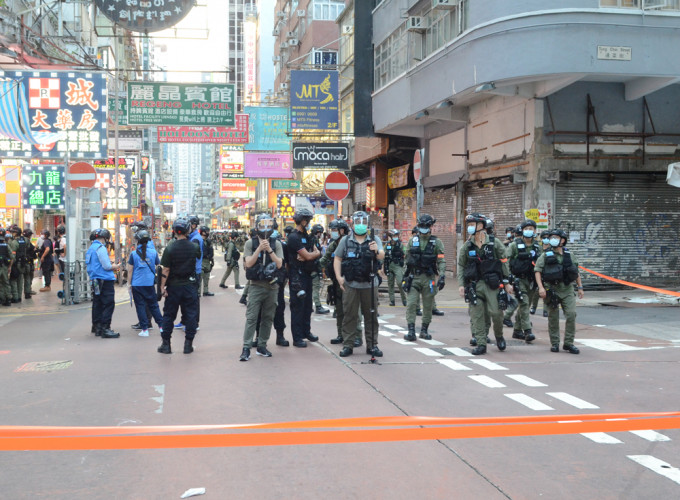 去年7月网民发起九龙区大游行，大批警员到场。 资料图片