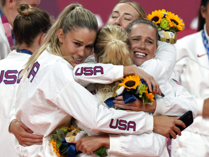 美國最後一面金牌由女子排球隊奪得。AP圖片
