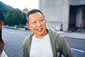 盧永仁同時是星美及TVB的董事會成員，他考慮到或涉及利益衝突，已於周一辭任主席及董事會所有職務，只保留特別顧問身分。