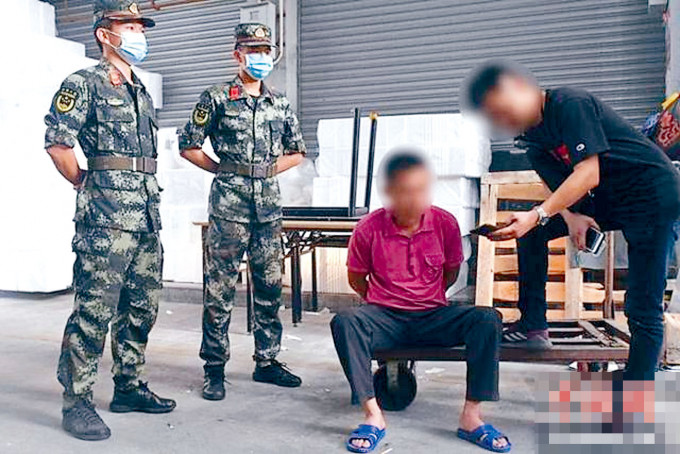 ■内地执法人员侦破粤港跨境走私集团，扣查涉案被捕人士。