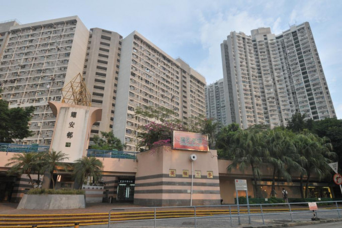 耀安邨自由市场价440万沽。
