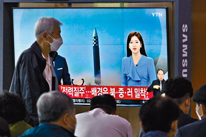 首尔火车站电视机周日播映北韩试射导弹的消息。