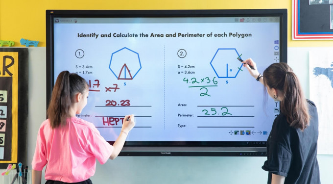 myViewBoard配合Zoom等作視像課堂教學，也 可以配合視像設備，進行多人互動和提交答案。