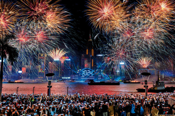 煙花表演反映香港盛事之都的地位，農曆新年將再有煙花表現，圖為除夕煙花表演。