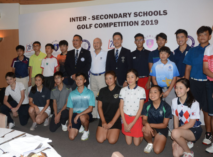 香港高爾夫球總會行政總裁賴以尊讚揚球手備戰態度認真，令整體水平提升。　馮梓健攝
