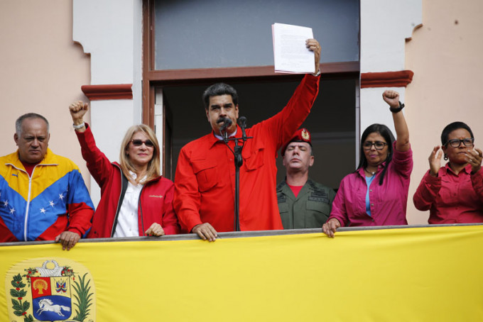 现任总统马杜罗（Nicolas Maduro）强调自己仍是执政者，并表示与美国断交。AP