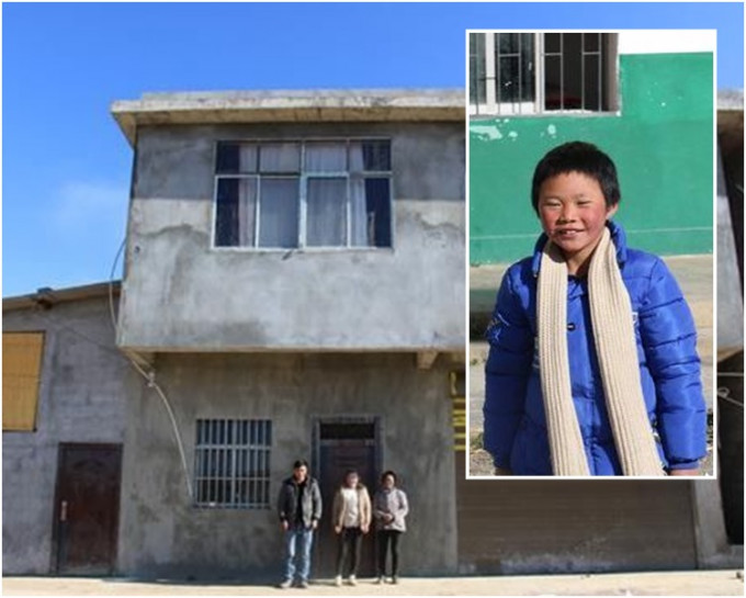 王褔滿(右圖)如今的與爸媽(大圖)等家人已入住新居。
