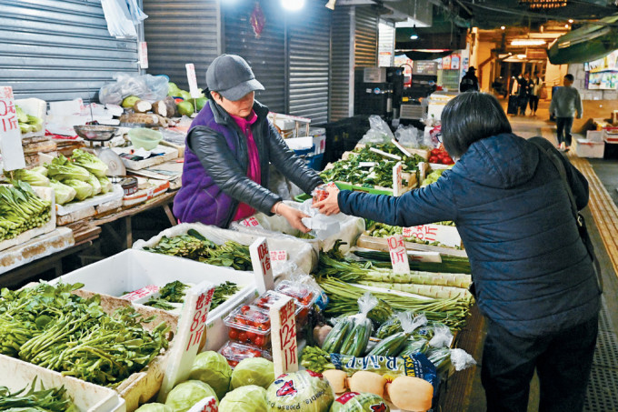 蔬菜價格因天氣寒冷而提高。