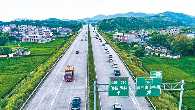新創建公布，以總代價23.34億港元，向中國基建集團龍光交通，收購廣西貴梧高速公路40%股權。
