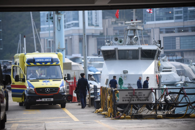 屍體送上香港仔水警基地。