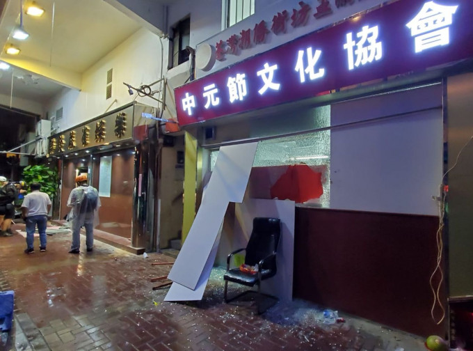大坡坊及二坡坊一带有商铺及食肆遭破坏。资料图片