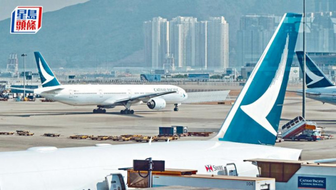 國泰飛大阪航班疑貨倉門未關門折返香港 警方消防機場戒備。資料圖片