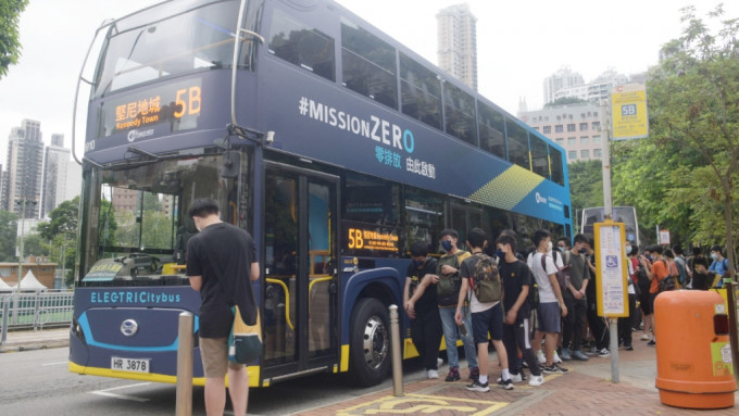 匯達交通引入全港首輛雙層電動巴士。資料圖片