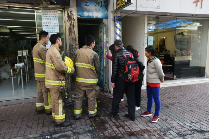 居民陆续返回住所。 杨伟亨摄