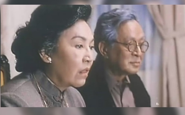 戏迷一定会记得李香琴在《家有囍事》这场冇电视睇的一幕。