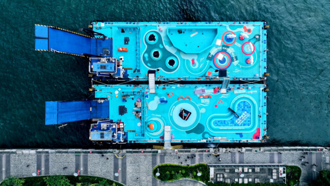 「新世界维港泳」大会将于尖沙咀海滨花园举办全港首个海上游乐场。