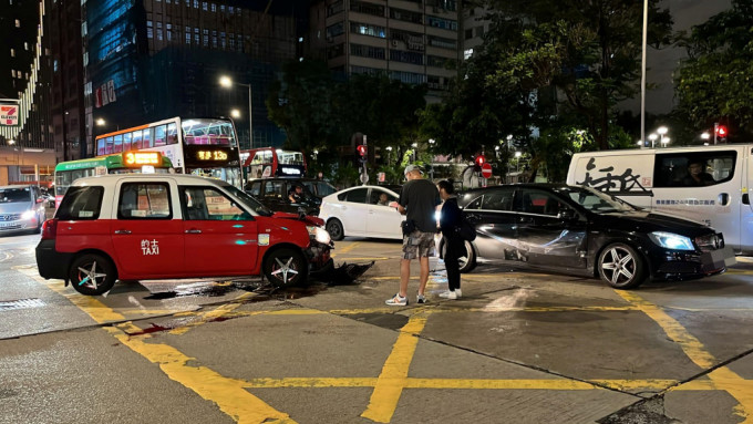 旺角两车相撞 私家车司机乘客踪杳 的士司机受伤。马路的事 (即时交通资讯台)FB