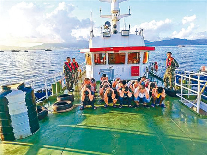 中國海警早前截獲多名越境偷渡人士，當中包括十二名港青。