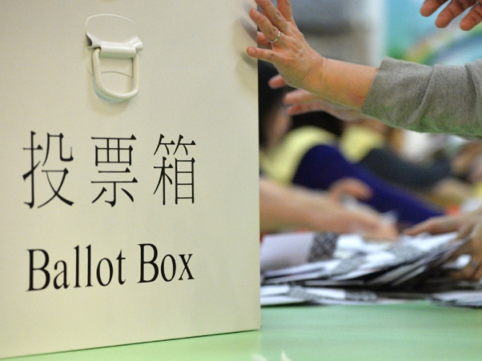 身處內地選民，可於明日至12月8日登記於口岸投票。資料圖片