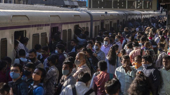 印度为保持经济活动不受阻，下周将放宽入境政策。美联社图片