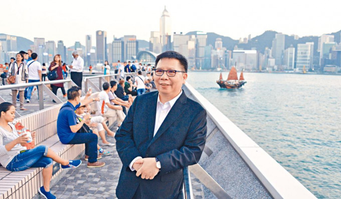 旅游业议会前主席胡兆英涉合谋定价，所经营的锦伦旅运被罚四百一十七万元。　