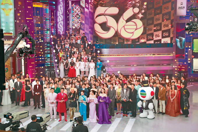 TVB《萬千星輝賀台慶》星光熠熠，逾200藝員傾巢演出勁熱鬧。