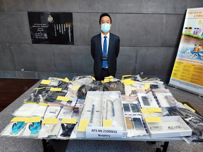 警方相信涉事集團涉及葵青區本月發生的3宗爆竊案，失物總值約20萬元。