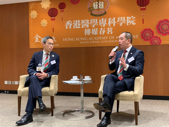 刘泽星（左）指，已选址香港大学深圳医院设立「深港专科培训中心」。
