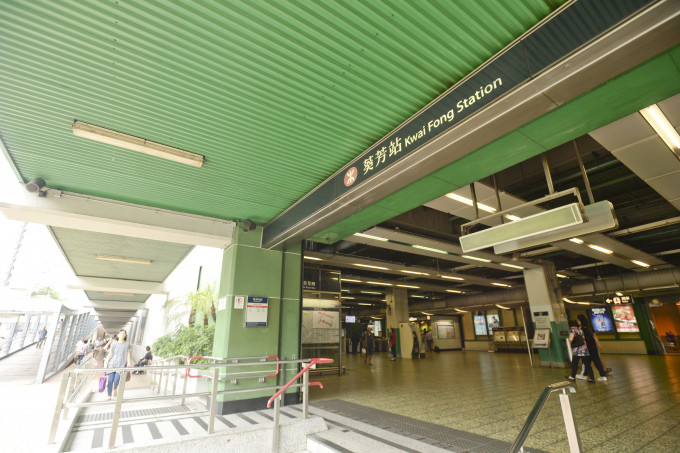 港鐵表示，葵芳站A及D出入口恢復使用。 資料圖片