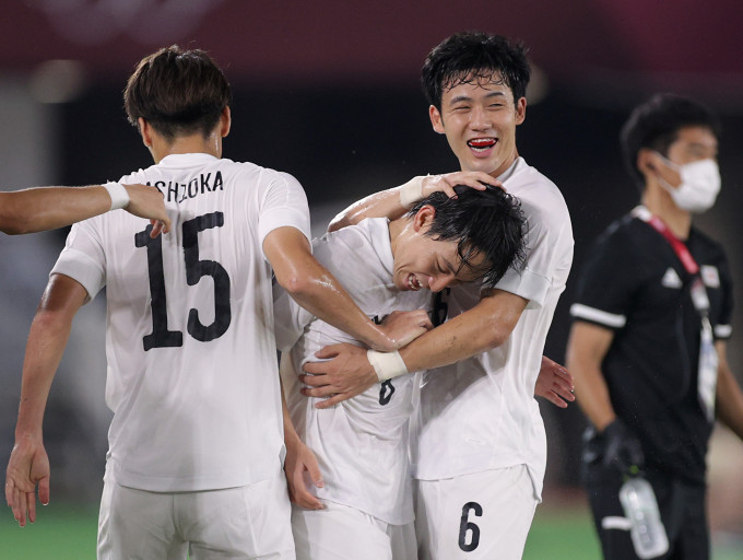 日本4:0大胜法国。Reuters