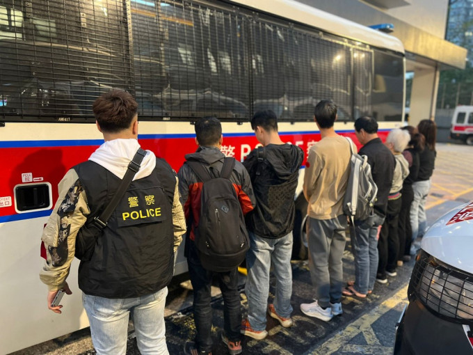 警大埔搗破非法賭檔拘8人。警方圖片