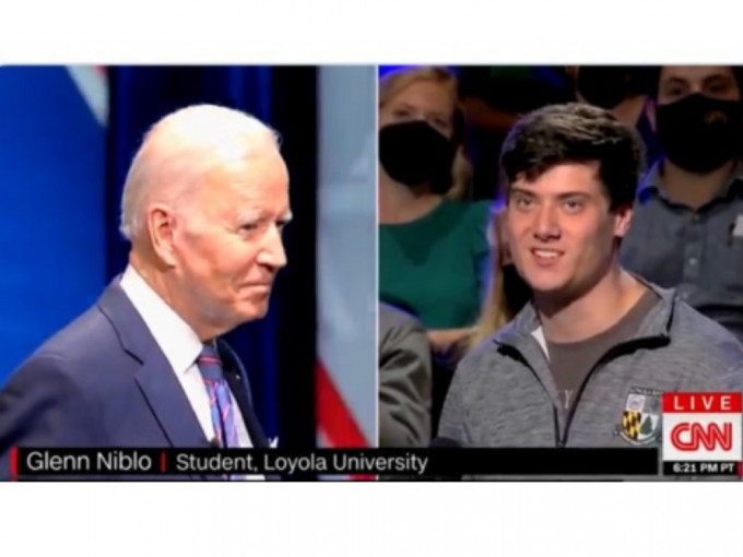 拜登在CNN节目中接受一名大学生提问。